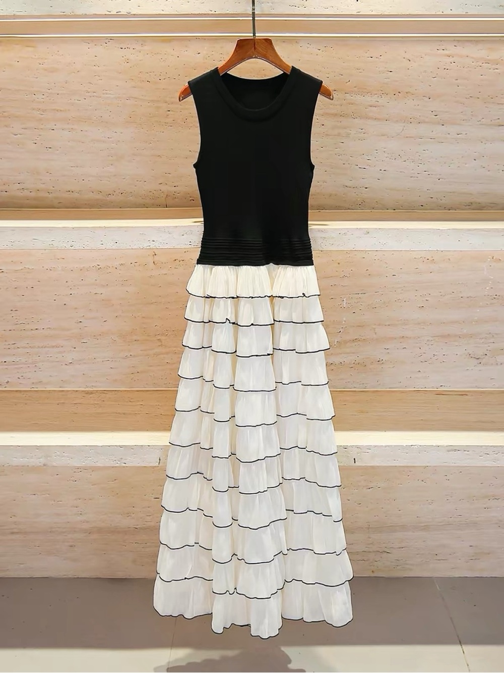 Designer-style Sleeveless Ruffle Cake Maxi Dress